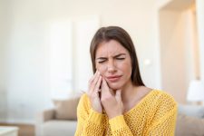 دندان درد هنگام گاز گرفتن یا جویدن